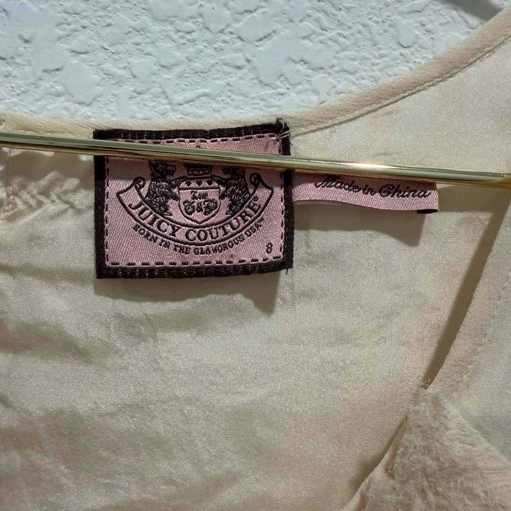 Juicy Couture 100% silk satin floral pleated Beige flowy Top - Picture 3 of 6